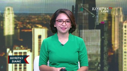 Pohon Natal di Kantor Dinkes Ini Dihias dengan Ornamen APD
