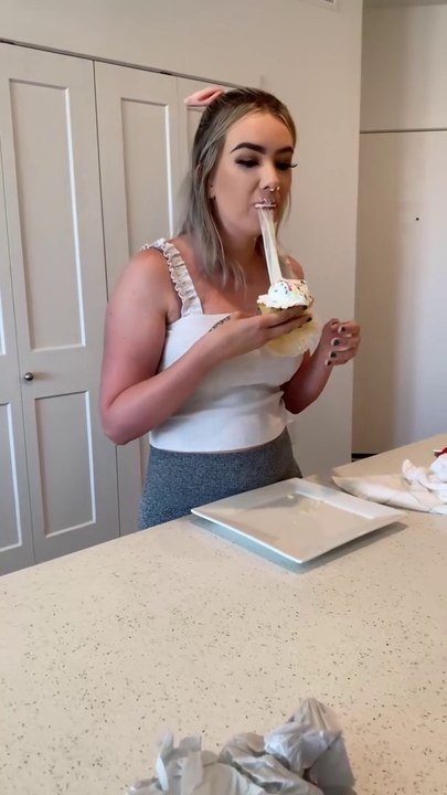 CUPCAKE SURPRISE PRANK