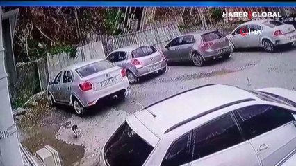 Freni boşalan nakliyat kamyonu 10 metre yükseklikten boş alana uçtu