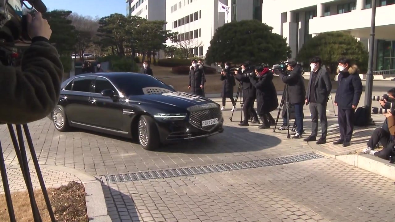 업무 복귀한 윤석열, "방역, 안전 확보가 최우선" 지시 / YTN