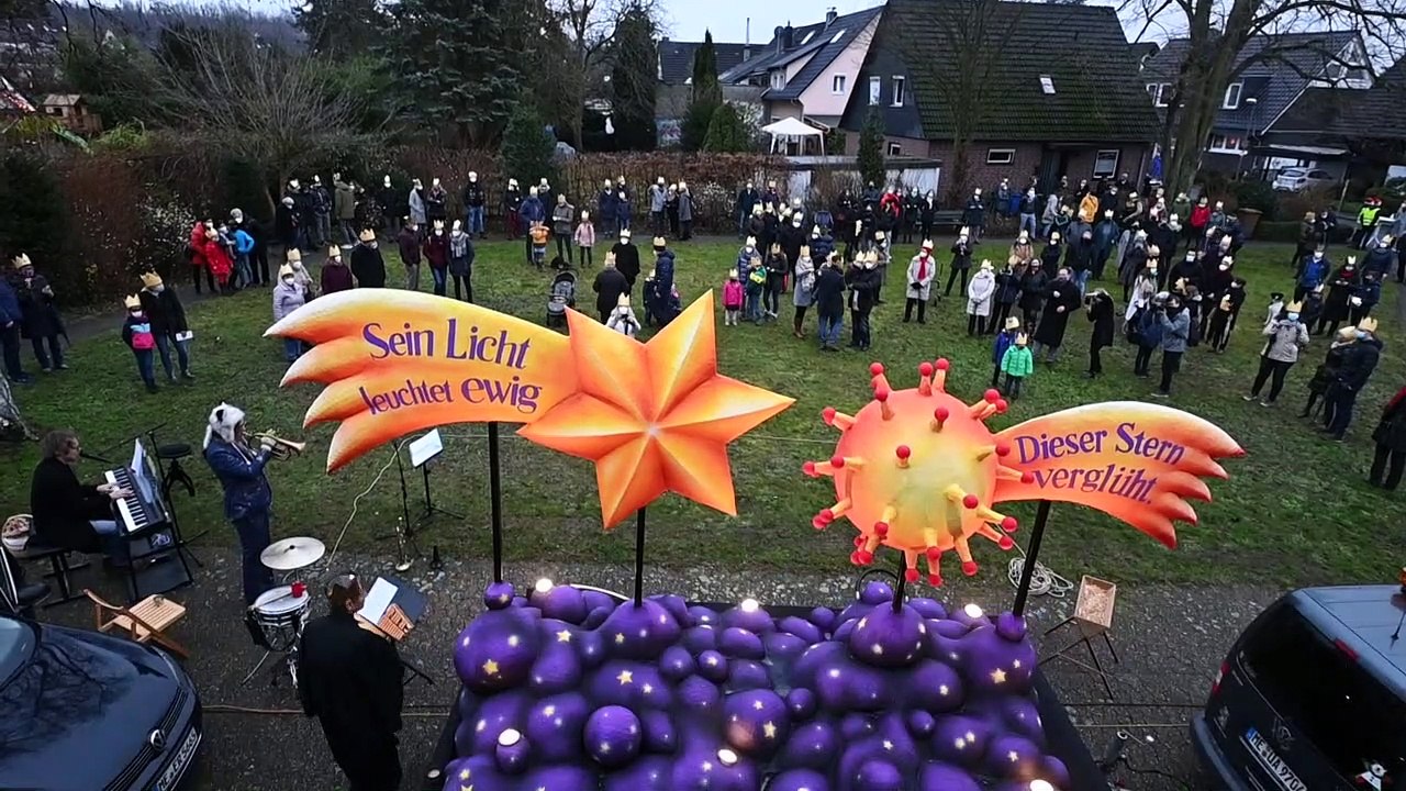'Weihnachtswagen' bringt frohe Botschaft zu den Menschen