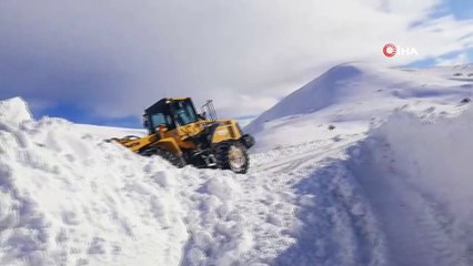 Erzincan’da 14 köy yolu kardan kapandı