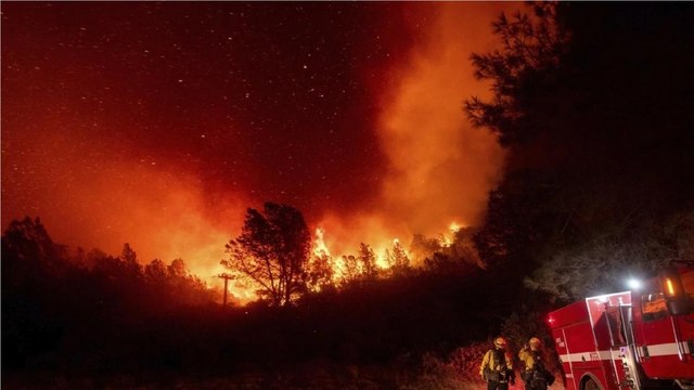 San Diego County wildfire prompts evacuations