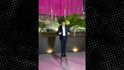 Dünyanın en yüksek gökdelenine şef CZN Burak'ın fotoğrafı yansıtıldı