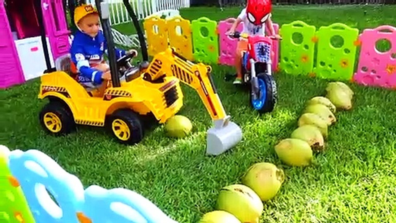 Tractor breaks down the walls - Vlad ride on power wheel to help kid