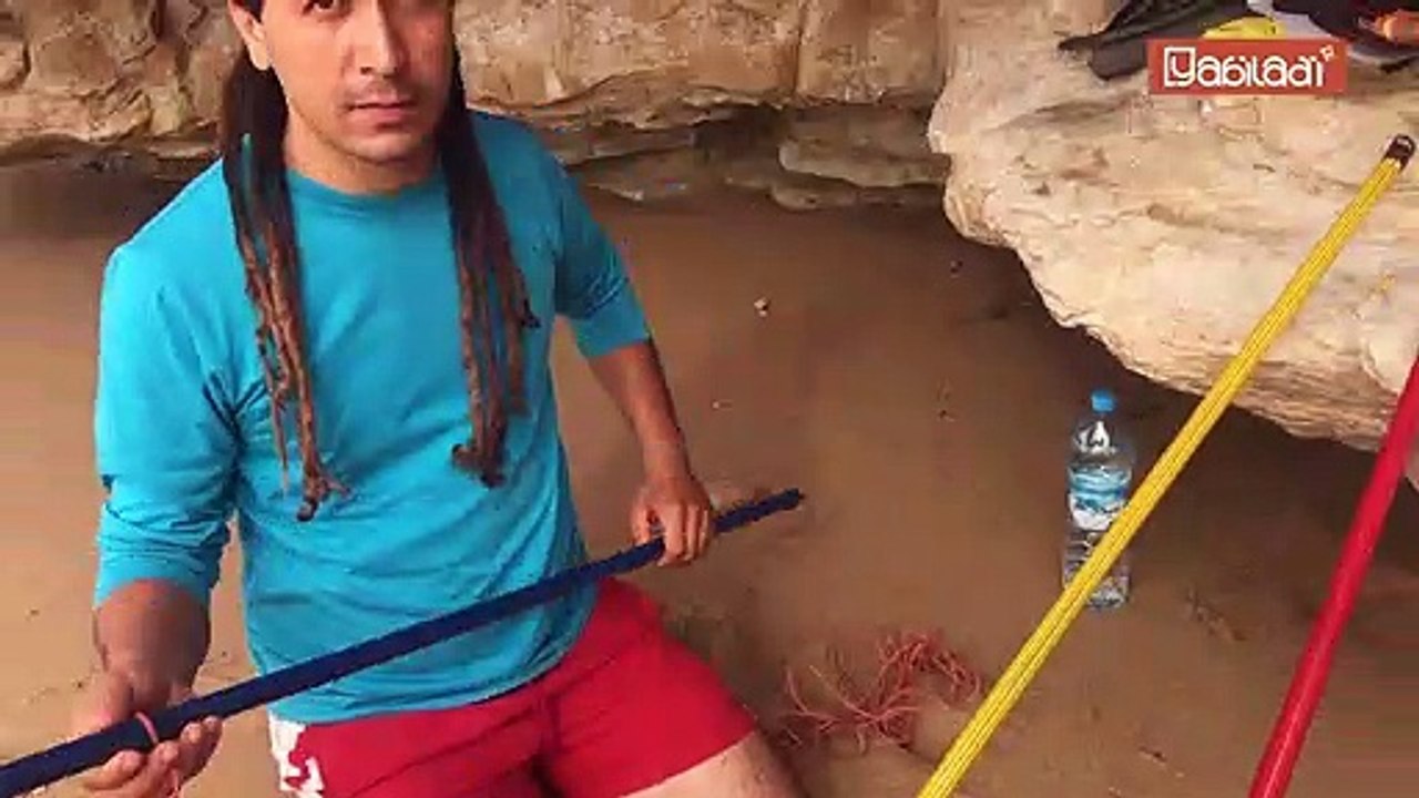 عبد الرحمان بوحلوكة.. فنان شاب يحول رمال الشواطئ إلى لوحات فنية