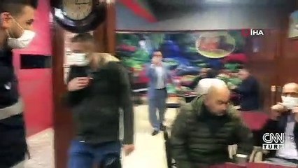 Kısıtlamayı ihlal edip kıraathanede oyun oynadılar | Video