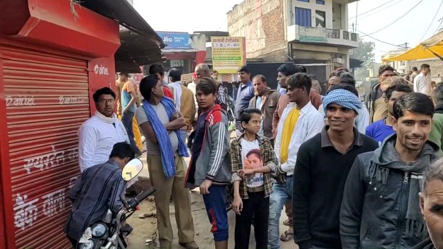 बस स्टैण्ड पर आधा दर्जन दुकानों के ताले टूटे