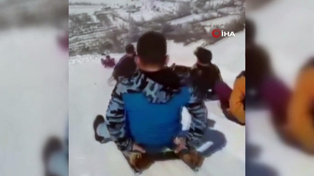 Çocuklar karın keyfini kayarak çıkardı