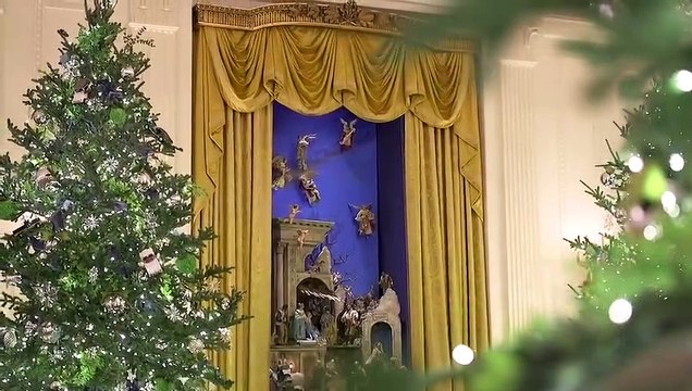 Regardez le message de Noël de Donald et Melania Trump : En cette période sacrée, nous remercions Dieu pour son amour infini et nous prions pour que sa lumière brille éternellement sur notre magnifique terre