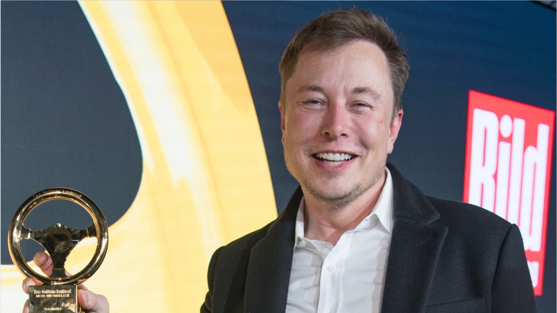 ⁣Elon Musk Claims Tim Cook Refused To Buy Tesla