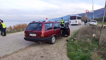 Arızalanan kamyonun şoförüne otomobil çarptı