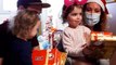 Un hôpital pour les enfants distribue des cadeaux de Noël aux enfants malades hospitalisés du CHU de Poitiers