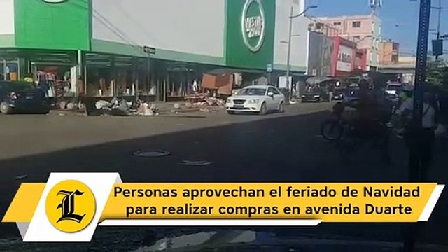 Personas aprovechan el feriado de Navidad para realizar compras en avenida Duarte