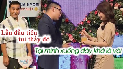 Chàng trai NGHẸN LỜI vừa mở rào GẶP BẠN GÁI QUÁ XINH, tặng ly nước cam BẤM NÚT XIN HÔN NGAY LẬP TỨC