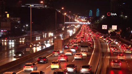 Sokağa çıkma kısıtlamasının başlamasıyla E-5'te trafik yoğunluğu
