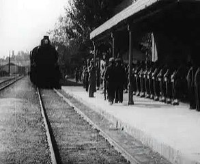 Revue de l'armée pour la Corée a Lamia  - Archives de la ERT