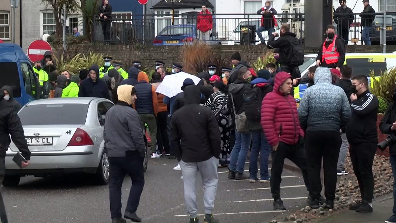 Navidad en un camión para los conductores varados cerca de Dover