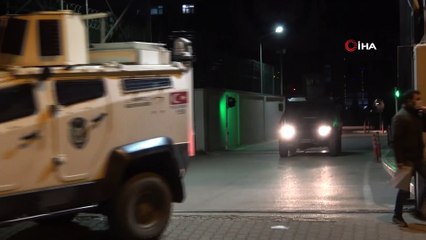 Adana’da uyuşturucu satıcılarına şafak operasyonu