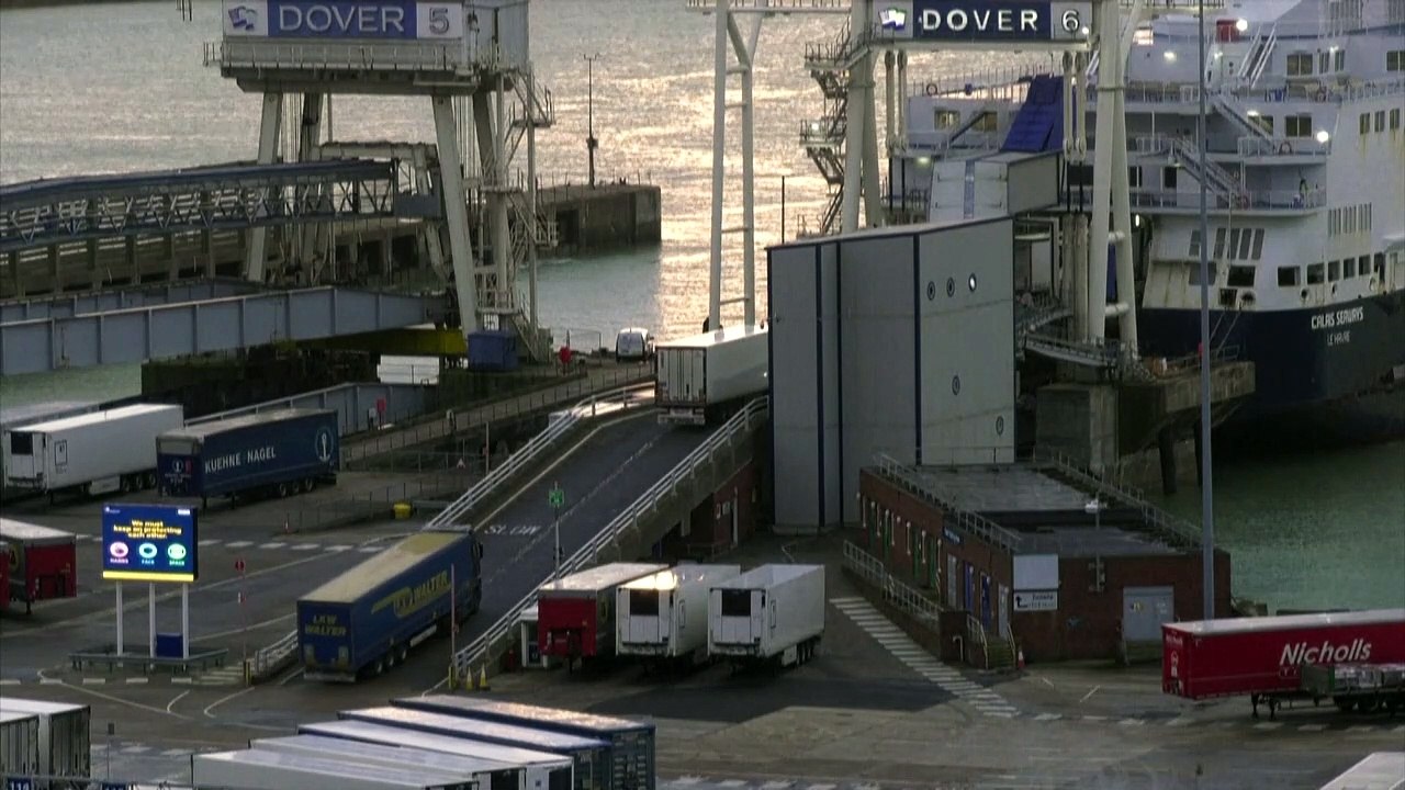 LKW-Chaos in Dover, 1.000 Soldaten im Einsatz, Warschau schickt Hilfe