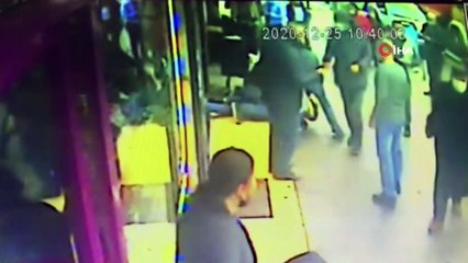 Kuyumcuda bıçaklı gasp dehşeti kamerada