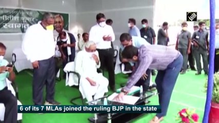 'Nitish Kumar stabbed himself': Tej Pratap on 6 JD(U) MLAs joining BJP in Arunachal Pradesh