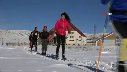 Hesarek beyaza büründü, kayaklı koşu sporcuları eğitime başladı