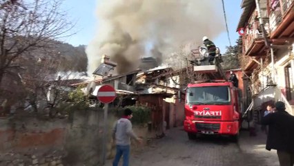 Kısıtlamanın sabahında yangınla uyandılar