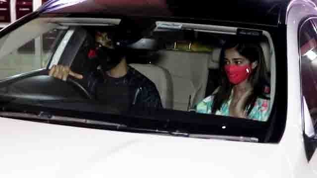 Ananya Panday और Ishaan Khatter यूं दिखे Christmas party पर; देखिए वीडियो | FilmiBeat