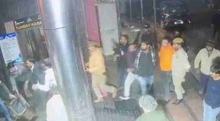 Tunday Kabab के बिल को लेकर ग्राहक और होटल कर्मचारियों में चलीं कुर्सियां, घटना CCTV में हुई कैद