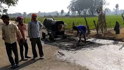 घटिया सामग्री के सहारे पुलिया निर्माण को चढ़ा रहे भ्रष्टाचार की भेंट