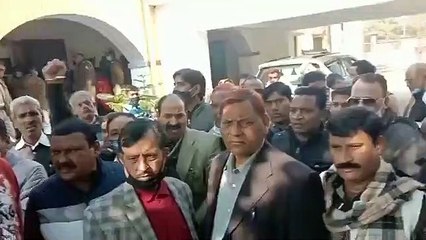 सैकड़ों अधिवक्ताओं ने किया एसएसपी के खिलाफ प्रदर्शन