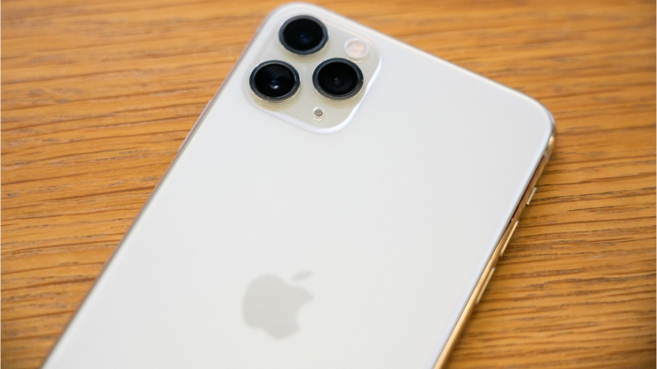 Apple Closing Stores Again Due To COVID