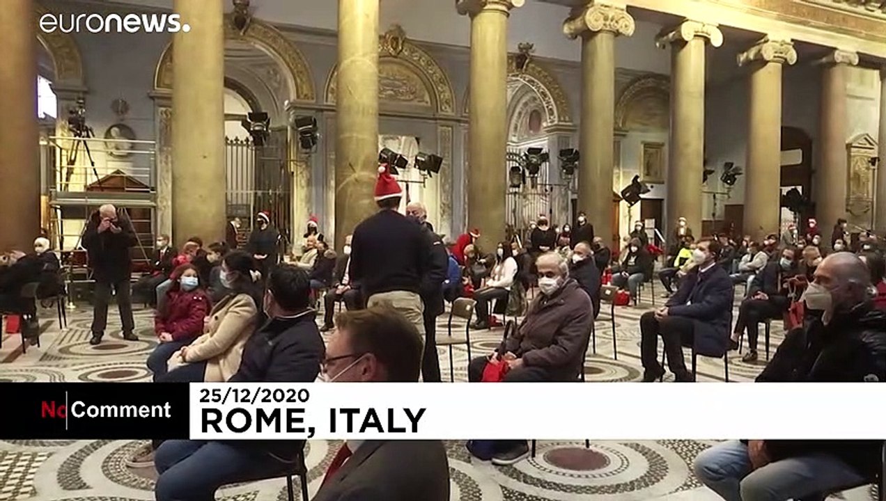 Italian volunteers handout Christmas lunch boxes to the poor