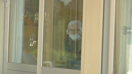 El Orfeón Pamplonés canta "a domicilio" para homenajear a los mayores