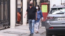 Rhea Chakraborty father snapped by media in Bandra | FilmiBeat