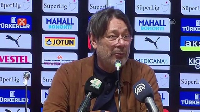 TFF 1. Lig ekiplerinden Menemenspor, teknik direktör Ümit Karan'la sözleşme imzaladı. Kulüp binasınd