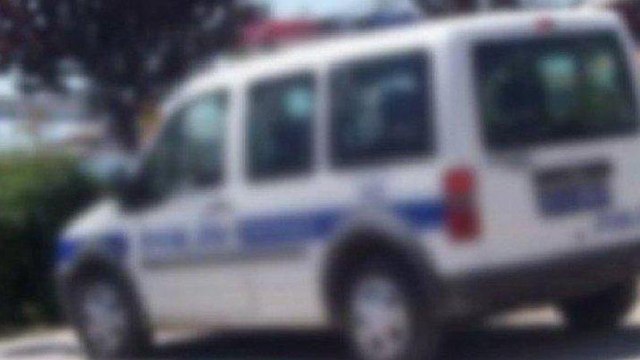 Bıçaklı saldırgan hemşireyi rehin aldı