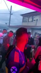 Homens são flagrados disparando para o alto em festa clandestina em Santa Maria