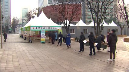 [날씨] 성탄 연휴 한산한 도심...선별검사소 대기 줄 / YTN