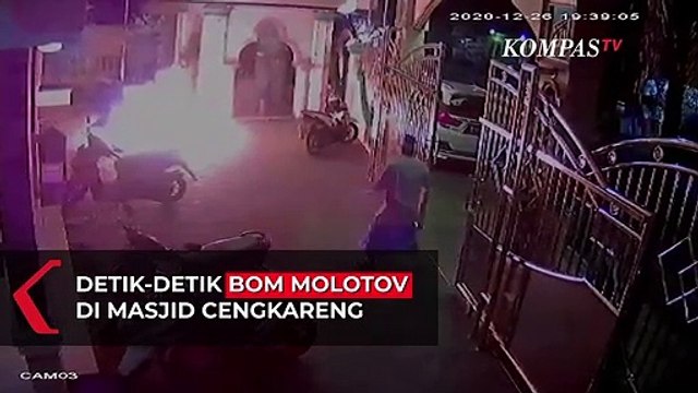 [Rekaman CCTV] Detik-detik Masjid di Cengkareng Dilempar Bom Molotov