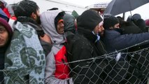Bosnien: Migranten kehren in abgebranntes Lager zurück
