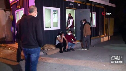 Kılıçla durağa saldırdı, taksiciler döverek hastanelik etti | Video