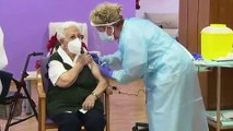 Araceli, de 96 años, la primera persona que ha sido vacunada en España contra el coronavirus