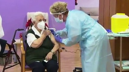 Araceli, de 96 años, la primera persona que ha sido vacunada en España contra el coronavirus
