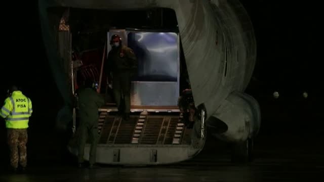 Italia envía aviones con vacunas a todas sus islas