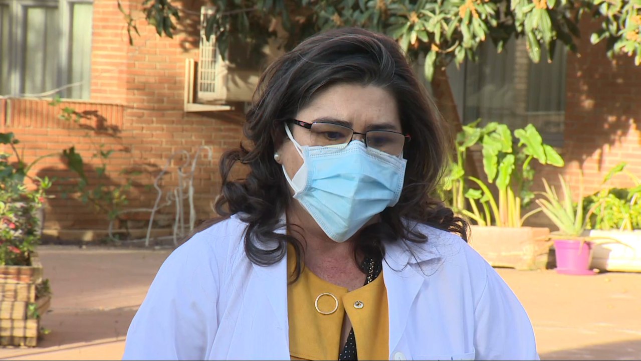 Las dos primeras vacunadas en España se encuentran "muy bien" y sin molestias