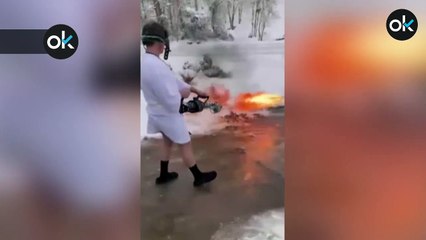 Un vecino de Kentucky usa un lanzallamas para limpiar la nieve de su casa
