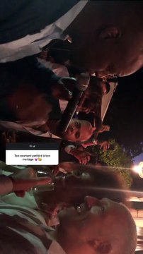 Le 27 décembre 2020, Tina Kunakey a dévoilé le plus beau moment de son mariage avec Vincent Cassel (célébré en 2018 près de Biarritz). Oxmo Puccino leur a lu un texte.