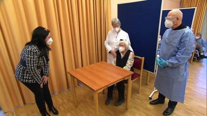 Europa comienza a vacunar contra la COVID-19 de forma gradual